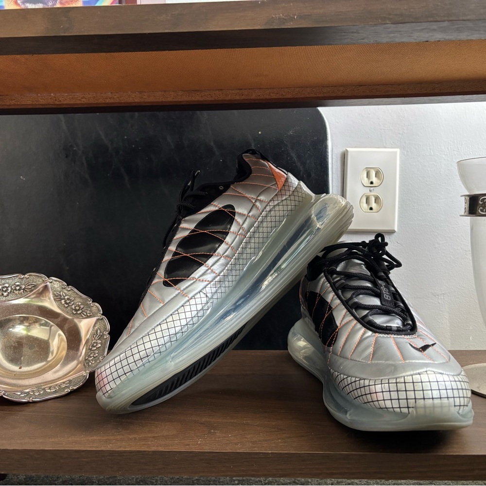Nike Air Max 720 Men's Shoes - Black and Silver